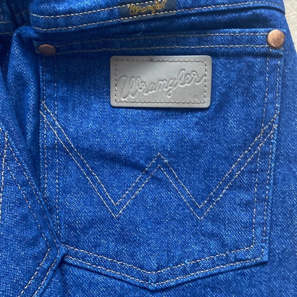 Wrangles - Picture 2 of 4